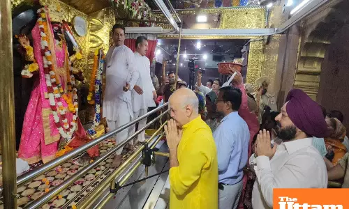 Manish Sisodia Pays Obeisance at Sri Kali Devi Temple in Patiala on First Day of Shardiya Navratri