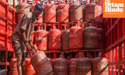 Modi Government Gifts Free LPG Connections to 25 Lakh Women on Navratri