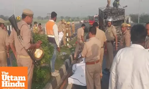 Horrific Highway Collision in Aligarh: 4 Burnt Alive, 1 Seriously Injured