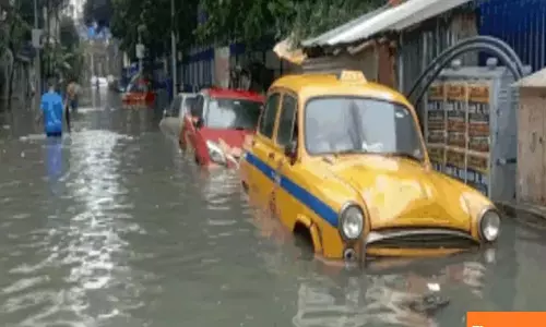 Heavy rain wreaks havoc in Kolkata, metro and rail services disrupted, 5 electrocuted