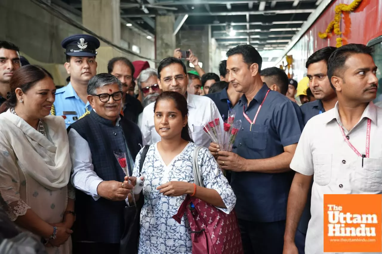 Governor of Punjab and Administrator UT Chandigarh, Shri Gulab Chand Kataria welcomes new Udaipur–Chandigarh Superfast Train at Chandigarh Railway Station