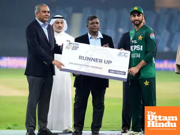 Cheque Mate: Pakistan Govts PKR 2.5 Million Cheques for World Cup Winners Bounce, watch this viral video
