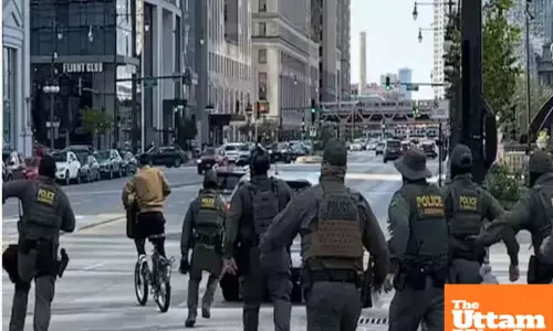 Cyclist Outruns US Border Patrol in Chicago, Video Sparks Laughter Online