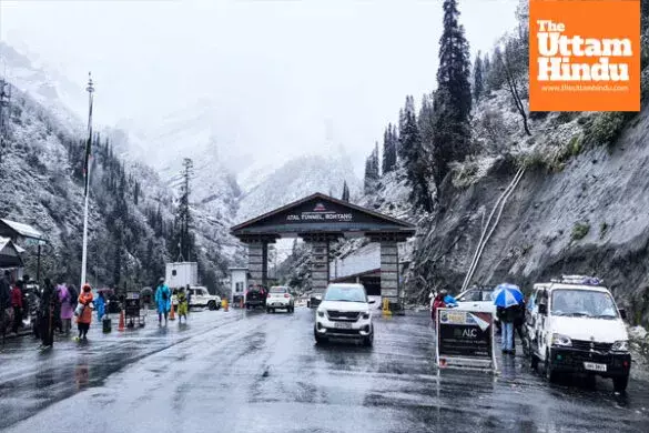 Early winter wonder! Himachal receives snowfall 20 days early, tourists rejoice