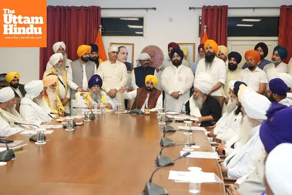 CM HOLDS MEETING WITH SANT SAMAJ AND ACADEMICIANS TO FINALIZE THE SERIES OF EVENTS TO COMMEMORATE 350TH MARTYRDOM OF SRI GURU TEG BAHADUR JI