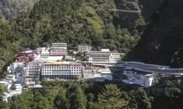 Mata Vaishno Devi Yatra postponed; thousands of devotees stranded in Katra