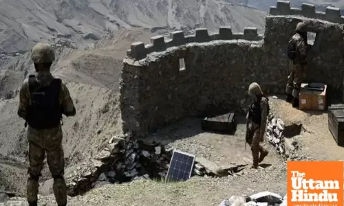 Pakistan–Afghanistan Border Erupts in Heavy Fighting; Tanks Destroyed on Both Sides