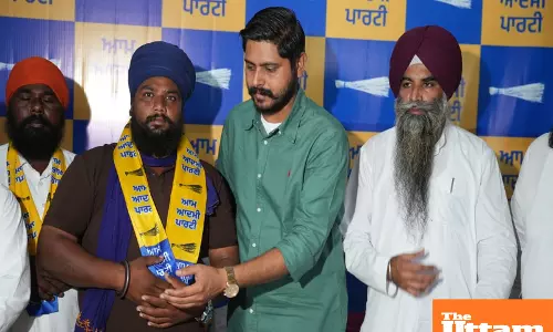 Major setback for BJP ahead of Tarn Taran by-election! Hundreds of BJP leaders join AAP