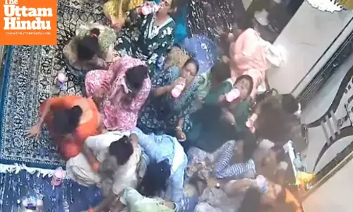 Indore Horror: 24 Transgenders Attempt Suicide by Drinking Phenyl After Exploitation and Blackmail