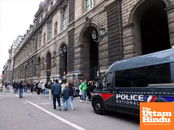 Louvre Museum robbery: Thieves make off with precious jewellery in daring heist Louvre Museum robbery: Thieves make off with precious jewellery in daring heist
