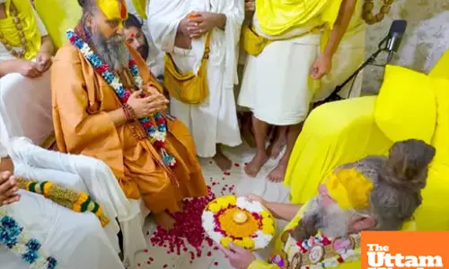 Saintly humility: Premananda Maharajs act of devotion touches hearts; watch VIDEO