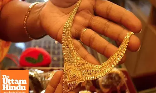 Gold and Silver Prices Falls Sharply; Buyers Get Festive Advantage