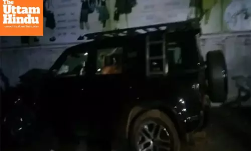 Three Killed, Five Injured as Speeding Defender Car Rams Five Vehicles; Angry Mob Vandalizes Owner’s House