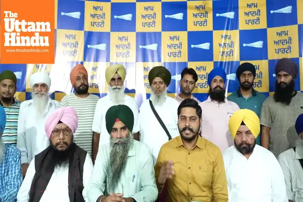 Massive Boost to Aam Aadmi Party in Tarn Taran as Senior Leaders from Akali Dal, BJP, and Congress Join AAP Massive Boost to Aam Aadmi Party in Tarn Taran as Senior Leaders from Akali Dal, BJP, and Congress Join AAP