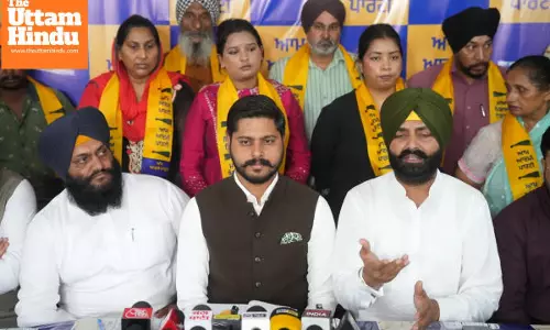 Prominent Akali Leader Vandana Gill Joins AAP with Her Supporters Ahead of Tarn Taran By-Election