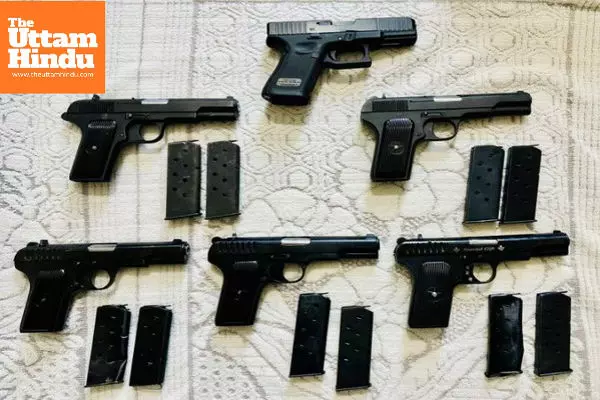 Amritsar Police Bust Pakistan-Backed Arms Smuggling Module, 15 Pistols Seized Amritsar Police Bust Pakistan-Backed Arms Smuggling Module, 15 Pistols Seized