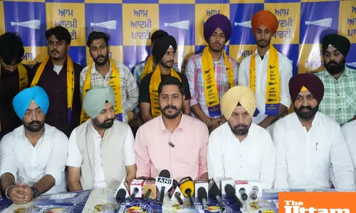 Dozens of youth leaders quit Akali Dal and join Aam Aadmi Party; receive warm welcome from senior AAP leadership