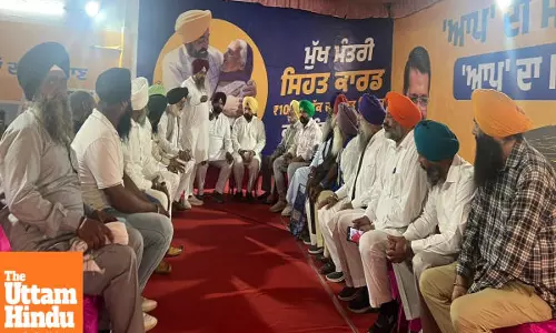 Harchand Singh Barsat motivates Aam Aadmi Party volunteers in Tarn Taran constituency to conduct door-to-door campaign