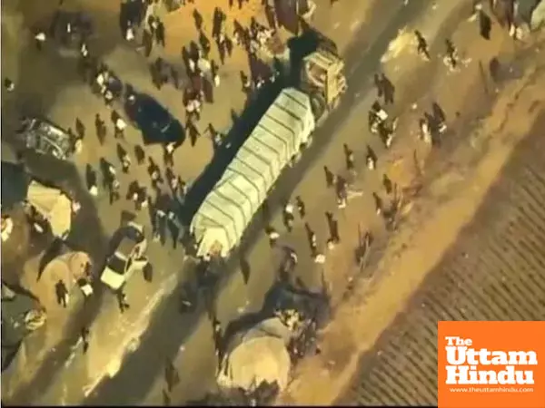 Hamas Under Fire: Aid Truck Looted in Gaza Amidst Hunger Crisis, Shocking Video Emerges Hamas Under Fire: Aid Truck Looted in Gaza Amidst Hunger Crisis, Shocking Video Emerges