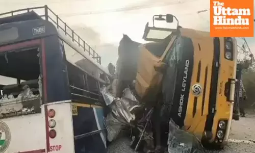 Horrific accident! 20 killed, 10 injured in bus-truck collision