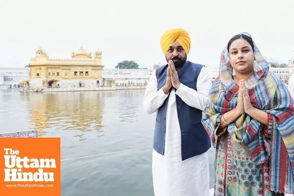 CM Bhagwant Mann Offers Prayers at Golden Temple on Guru Nanak Dev Ji’s Prakash Parv CM Bhagwant Mann Offers Prayers at Golden Temple on Guru Nanak Dev Ji’s Prakash Parv