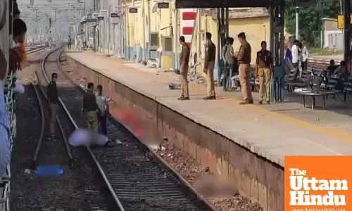 Tragic Train Accident in UP: Six Devotees Killed While Crossing Tracks on Their Way for Ganga Bath