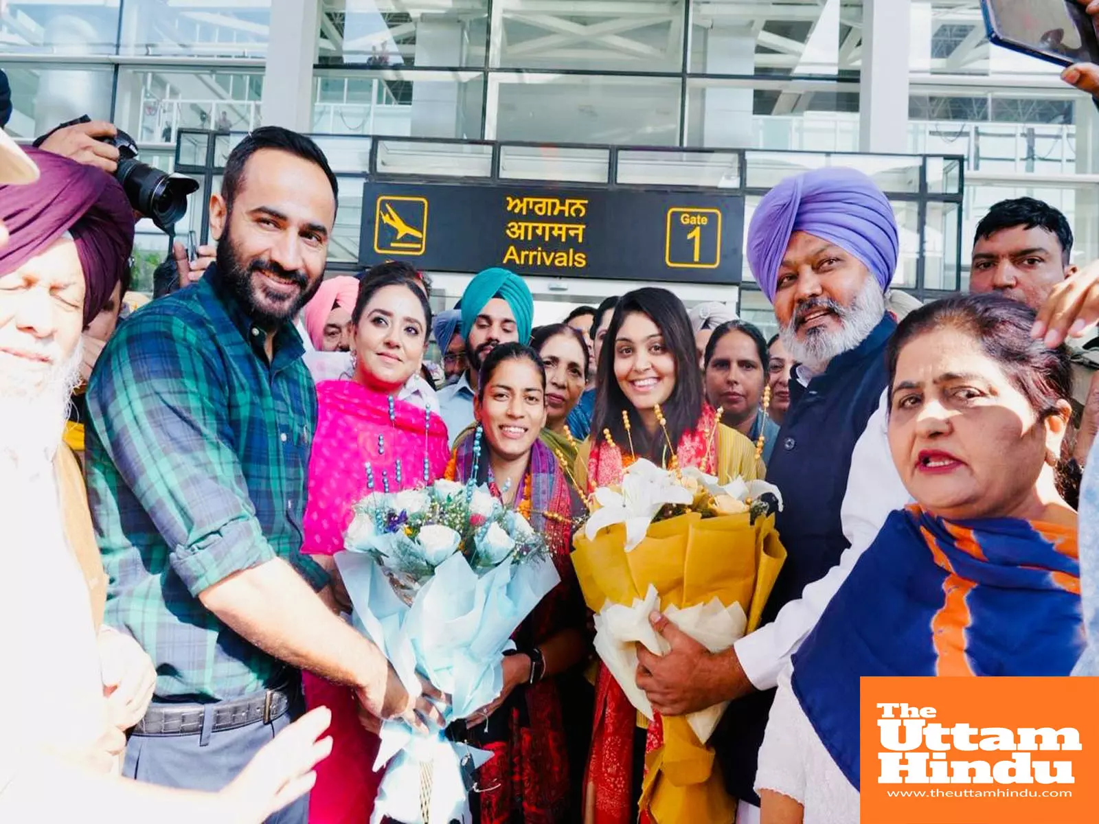Mann government gives grand welcome to Punjab’s World Cup-winning daughters in Mohali Mann government gives grand welcome to Punjab’s World Cup-winning daughters in Mohali