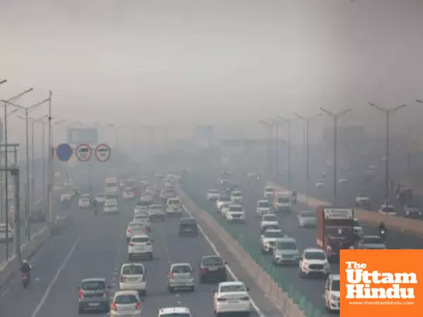 Pollution takes a toll: Delhi businesses bleed Rs 100 crore daily as smog chokes city Pollution takes a toll: Delhi businesses bleed Rs 100 crore daily as smog chokes city