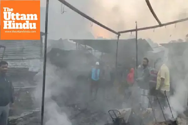 Massive Fire Engulfs Kanpur’s Bakarganj Market, Hundreds of Shops Reduced to Ashes Massive Fire Engulfs Kanpur’s Bakarganj Market, Hundreds of Shops Reduced to Ashes