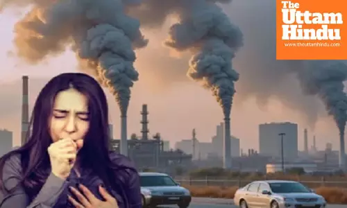 Delhi Air Turns ‘Toxic’: AQI Crosses 400 in Most Areas, Residents Suffer Health Issues