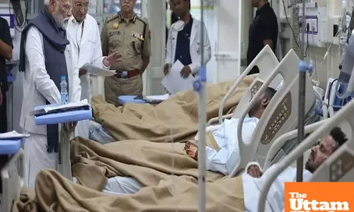 PM Modi meets Delhi blast victims at LNJP hospital after returning from Bhutan visit