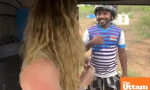 Tourist harassed by scooter rider who demands sex and then masturbates; VIDEO goes vira