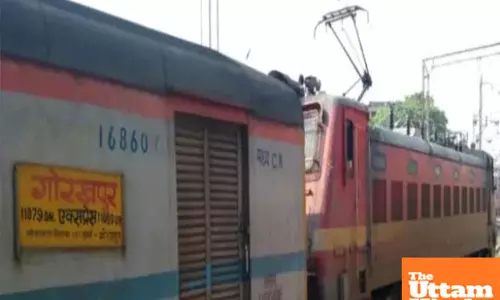 Bomb scare rocks Gorakhpur-LTT express: Train halted in Bhadohi, passengers evacuated amid heightened security Bomb scare rocks Gorakhpur-LTT express: Train halted in Bhadohi, passengers evacuated amid heightened security