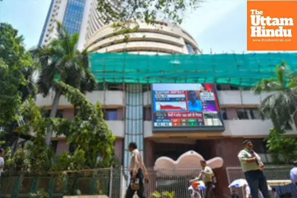 Indian stock market opens flat; buying seen in IT stocks