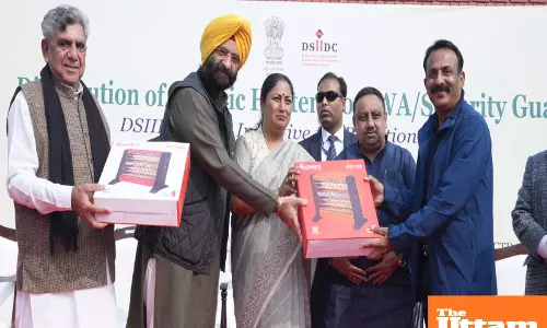 Rekha government’s unique initiative: Heaters distributed to night guards to provide relief from cold and curb pollution