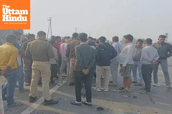 Bike Rider Crushed to Death in Farrukhabad Hit-and-Run; Police Launch Probe Bike Rider Crushed to Death in Farrukhabad Hit-and-Run; Police Launch Probe