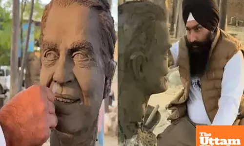 Punjab sculptor crafts Dharmendra statue – ₹1 lakh budget, lifelike dimensions Punjab sculptor crafts Dharmendra statue – ₹1 lakh budget, lifelike dimensions