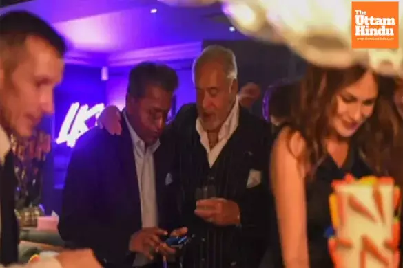 Viral video shows Lalit Modi and Vijay Mallya partying in London, triggers public anger Viral video shows Lalit Modi and Vijay Mallya partying in London, triggers public anger