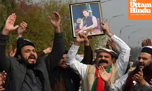 Pak govt yields to Imran Khan’s sisters; protests outside jail force meeting permission