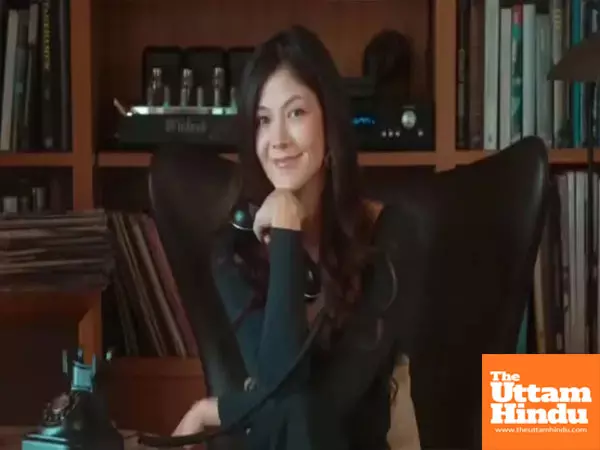 Landline revival: Dumb phone with whatsApp calling sells crores in 3 days, aids smartphone addiction Landline revival: Dumb phone with whatsApp calling sells crores in 3 days, aids smartphone addiction