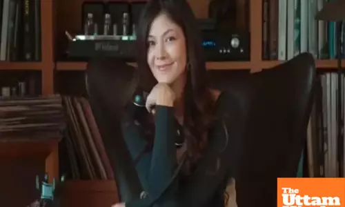 Landline revival: Dumb phone with whatsApp calling sells crores in 3 days, aids smartphone addiction Landline revival: Dumb phone with whatsApp calling sells crores in 3 days, aids smartphone addiction