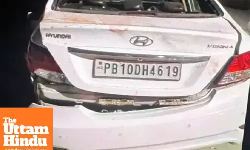 Tragic accident: Speeding car hits divider, 5 killed; two minor girls among the dead Tragic accident: Speeding car hits divider, 5 killed; two minor girls among the dead