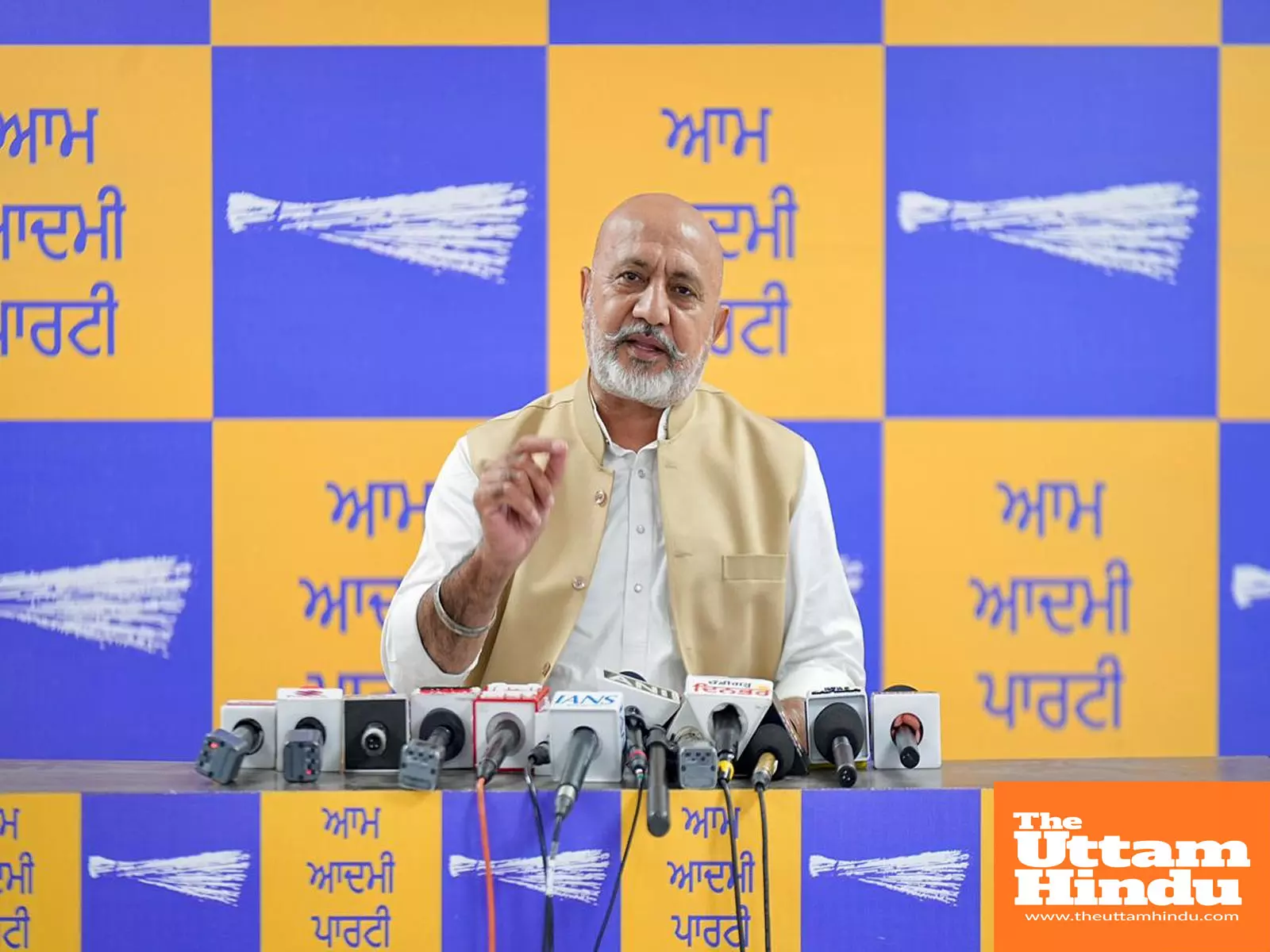 AAP Questions Congress: What Is the Real Story Behind the ‘Game’ of ₹500 Crore and ₹350 Crore? AAP Questions Congress: What Is the Real Story Behind the ‘Game’ of ₹500 Crore and ₹350 Crore?