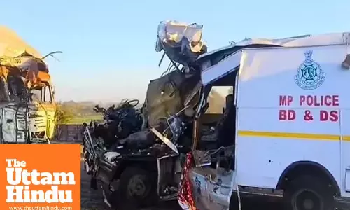 Tragic Accident: Bomb Disposal Squad Vehicle Collides with Truck, 4 Personnel Killed on the Spot