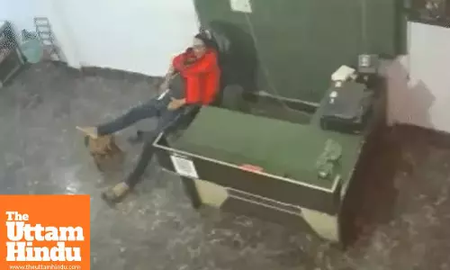 Hotel Owner Dies While Watching Mobile on Chair, Shocking Moment Caught on CCTV; Father of Three