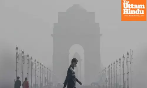 AQI crosses 400 in Delhi, breathing becomes difficult; GRAP-4 restrictions imposed AQI crosses 400 in Delhi, breathing becomes difficult; GRAP-4 restrictions imposed