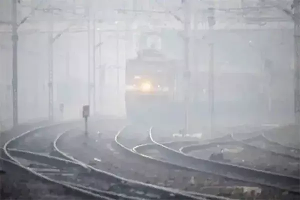 Foggy Delays Binge? Get Full Refund if Train is More Than 3 Hours Late, Says Railways