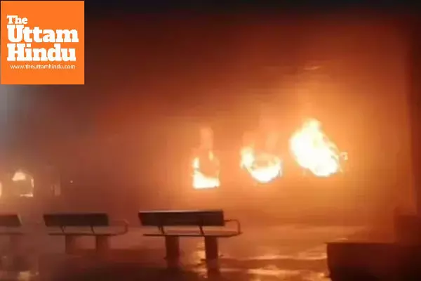 Accident in Andhra Pradesh: Fire breaks out in Tatanagar–Ernakulam Express coaches, one killed in AC coach Accident in Andhra Pradesh: Fire breaks out in Tatanagar–Ernakulam Express coaches, one killed in AC coach