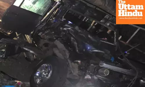 Karnataka: cruiser vehicle collides with truck in Tumakuru, four killed, seven injured