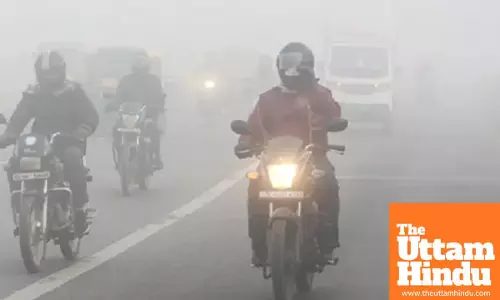 Delhi-NCR battles triple attack of fog severe cold and toxic air breathing becomes difficult